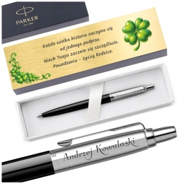 Czarny Parker Jotter Originals z grawerem i tabliczką na kartonowym pudełku